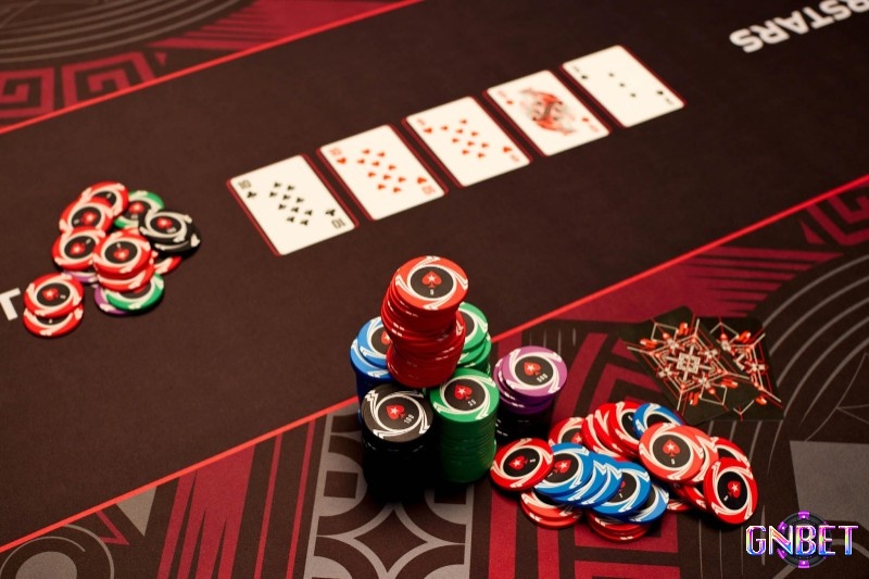 Không quá khó để phân biệt Xì tố và Poker