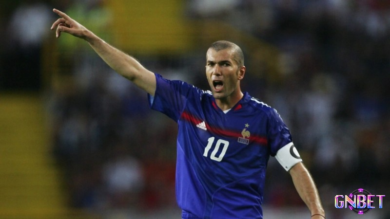 Tiền vệ hay nhất World Cup Zinedine Zidane có tài năng ghi bàn xuất sắc