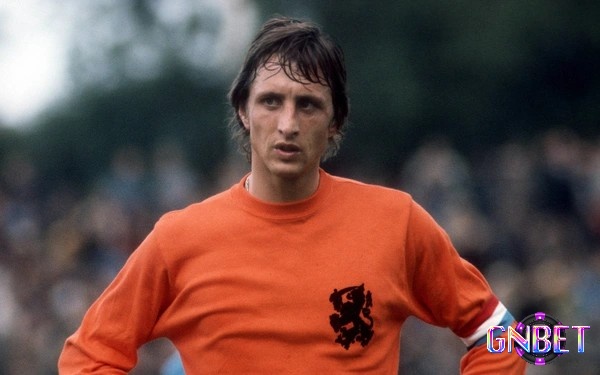 Tiền vệ hay nhất World Cup Johan Cruyff - tiền vệ xuất sắc trong đội hình của Hà Lan