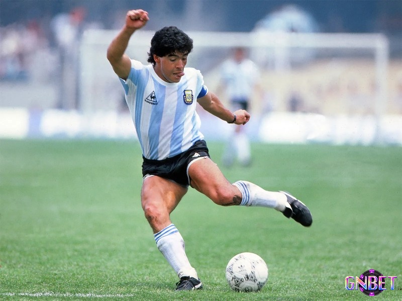 Tiền vệ hay nhất World Cup Diego Maradona tỏa sáng rực rỡ trên sân cỏ