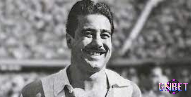 Norberto "Tucho" Méndez là một trong những cầu thủ huyền thoại của bóng đá Argentina