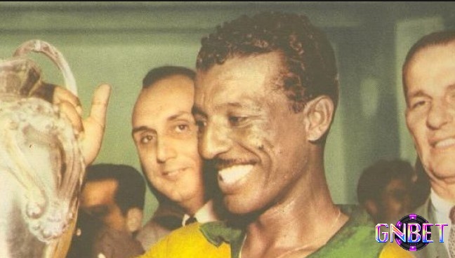 Zizinho là một trong những cầu thủ lừng danh của bóng đá Brazil
