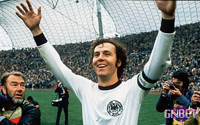  Franz Beckenbauer là hậu vệ có khả năng ngăn chặn đối thủ mạnh nhất Worl Cup